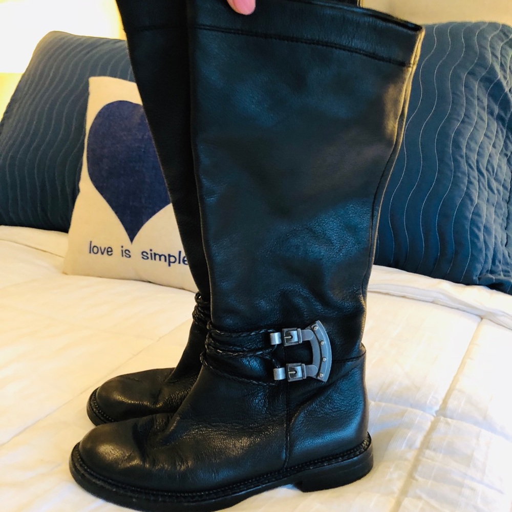 B. Makowsky leather boots 7.5